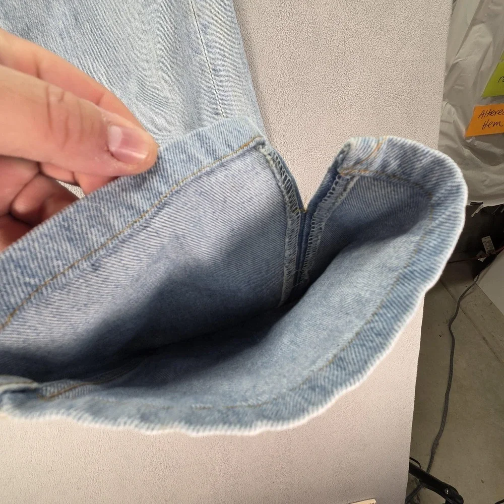 VTG Levis 501 Jeans Mens Blue Light Wash‎ Straight Button Fly USA Fits 26x29